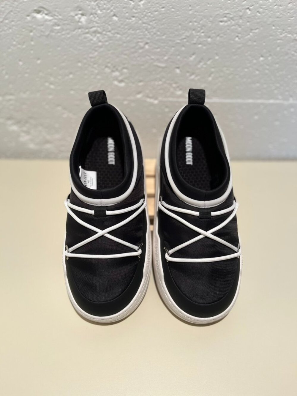 Moon Boot Unisex Park Icon Ambidextrous Slip-On Shoes - Picture 10 of 15